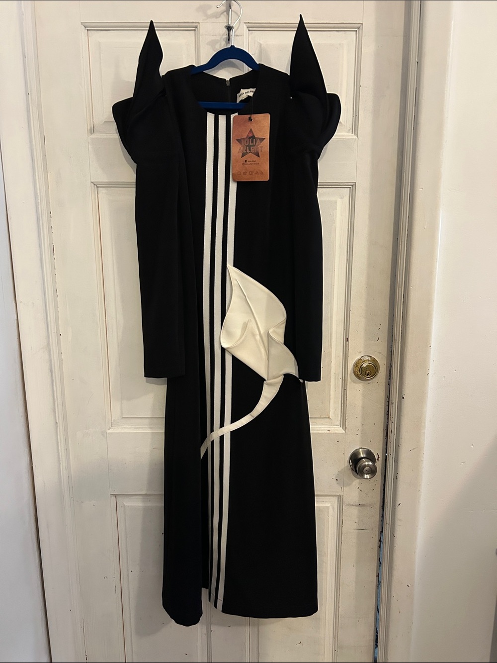 NWT Julia Allert Black Midi Dress with White Stingray Applique - XS